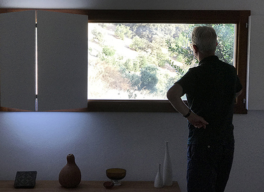 Casa Cerro - https://davidfern.lon1.cdn.digitaloceanspaces.com/media/images/CCerro_DF_at_window_for_web_pg.jpg