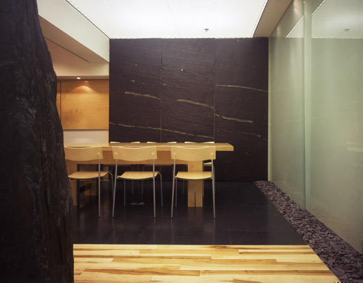 Welsh Slate - https://davidfern.lon1.cdn.digitaloceanspaces.com/media/images/Web-Welsh-Slate-Rear.jpg