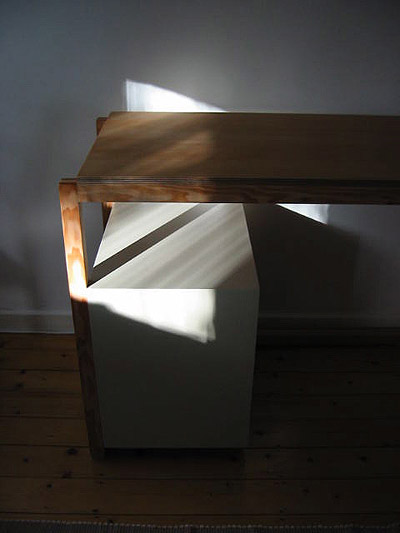 Work desk - https://davidfern.lon1.cdn.digitaloceanspaces.com/media/images/Webdesk-in-shadow_.jpg